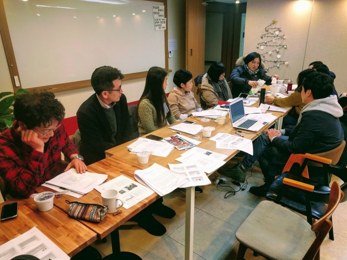 싸리눈 흩날리는 금요일 저녁 #사회복지사업법 개정을 위한 #탈시설정책위원회 회의 중입니다. 누구도 장애인거주시설에서 폭행당하는 일 따위 없도록 발바닥행동은 금요일 저녁에도 최선을 다하겠습니다.