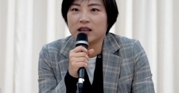 "지금까지 우리 사회는 장애인들의 인권을 지키지 못했음에 대한 반성을 철저히 하고 새롭게 제시된 세상에 대한 입장을 분명히 정해야 할 것이다. 탈시설과 지역에서의 생활이 원활한 환경을 만드는 속도, 예산을 계속 늦추는 동안 장애인들의 삶과 시간은 망가지고 있다는 것을 알았으면 한다."