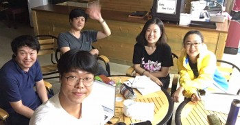 밖까지 나와서 새벽 1시까지 회의하게 될 줄은 아무도 몰랐다...