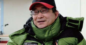“확고하게 다짐을 했죠. 나가겠다고, 여기서 반드시 나가서 나의 삶을 살겠다고 말이에요.” 2008년부터 2009년 사이에 서울 양천구청 앞에서의 기나긴 농성과, 서울 마로니에공원에서의 노숙농성이 진행된 바 있었음을 기억하는 이들이 많을 것이다. 그게 바로 ‘석암 베데스타 요양원’ 시설비리로 인해 촉발된 투쟁이었고, 당시 함께 투쟁에 나섰던 8명 가운데 한 명이 바로 김동림 씨다. 같이 투쟁하기로 했던 시설의 많은 수용인들이 시설 측의 집요한 회유와 방