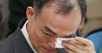 형제복지원 피해자들에 머리 숙인 검찰총장.."진상규명 못해"