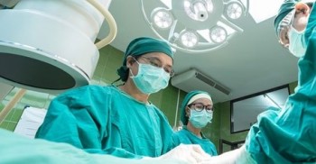 “장애인과 의료는 매우 밀접해 보이지만 실제 병원 시스템은 장애와 무관하다. 의료는 어떤 ‘정상’적인 기준에 맞춰져 있기에 정상 기준에 미달한 장애를 가진 몸들은 유령처럼 떠돌게 된다. 심지어 병원 내 의료 장비 중 내 몸에 맞춰진 건 없다.”