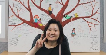 "사실 장애인이 이렇게 많이 나와서 사는 줄 몰랐거든요. 내 장애를 인정하기까지 시간이 걸렸던 것처럼 많은 장애인들을 만날 때, 속으로 장애인하고 말도 안 해야지 생각했거든요. 그런데 대화를 해보니까 내가 잘 못 생각했다는 걸 느꼈어요. 그리고 인식도 바뀌었어요. 활동지원사의 지원이 있고, 장애인들도 본인 할 일을 잘하니까. 그동안 장애인들은 밥할 줄 모르겠지, 자립을 어떻게 하지, 하고 생각했었거든요."
