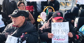 우리는 그곳에 누가, 왜 보내져야했고, 어떤 일상을 살았는지 알아야 합니다. 시설과거사는 국가가 방조한 우리나라 사회복지의 부끄러운 어제일뿐 아니라 오늘날 권력의 역사입니다. 