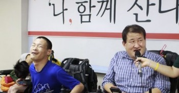 “저희 아빠가 책을 읽고 제 마음을 잘 알아주셨으면 해요. 왜냐면 제 자립을 인정하지 않거든요.”
