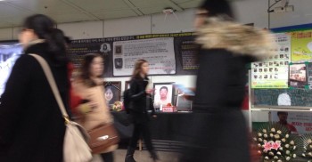 광화문 농성장 오늘 534일째. 낮에는 박성민회원님이 지지방문해주셨다ㅐ.. 퇴근시간이라 그런지 광화문에 사람들이 많다.. 날이 풀린다더니 손과 발이 꽁꽁.. 음!! 춥다 추워!!!