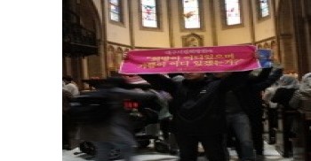 천주교가 37년간 운영해온 시설에서 수백명이 죽었습니다. 대구시립희망원에서 벌어진 구타, 강제노동, 금품갈취, 비리, 사망은폐... 나중에, 바깥에서가 아니라 지금 당장 추기경님이, 대주교님이, 신부님이, 많은 신자님들이 대구시립희망원사건 해결을 이야기해야합니다!