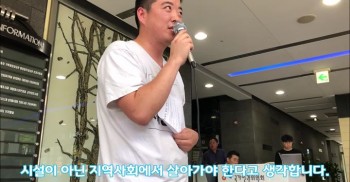 2018년 8월 16일, #장애인 당사자와 #장애가족 74명이 정부가 #신규시설입소금지 를 #탈시설 원칙으로 천명하고, #지역사회 기반서비스를 확대할 수 있도록 #국가인권위원회 가 정책을 권고해달라며 집단 진정을 했습니다. 그날, 사람들의 목소리를 전합니다.