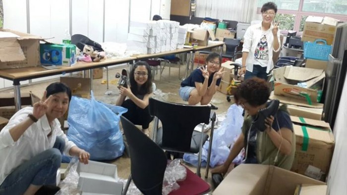 다음주 토요일! 회원님들께 선보일 바자회 물품정리를 했어요.