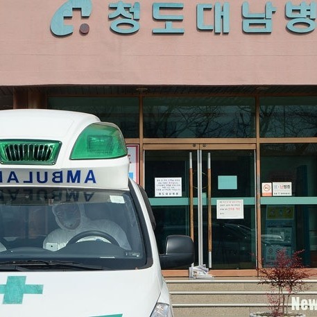 &#53076;&#47196;&#45208;19 &#51221;&#49888;&#48337;&#46041; &#49324;&#47581;&#51088;, &#44536;&#46308;&#51012; &#50948;&#54620; &#51652;&#54844;&#44257;