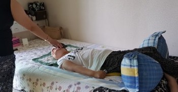 손수건으로 양손 묶고 '초열대야' 버틴 장애인
