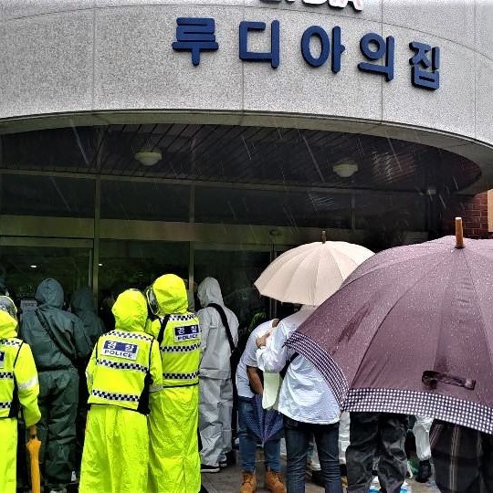 빗속 5시간 대치 끝에